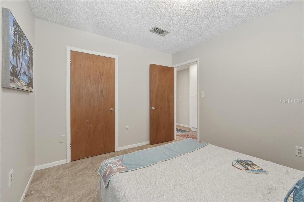 Image 12 of 25 For 740 Pearl Street E