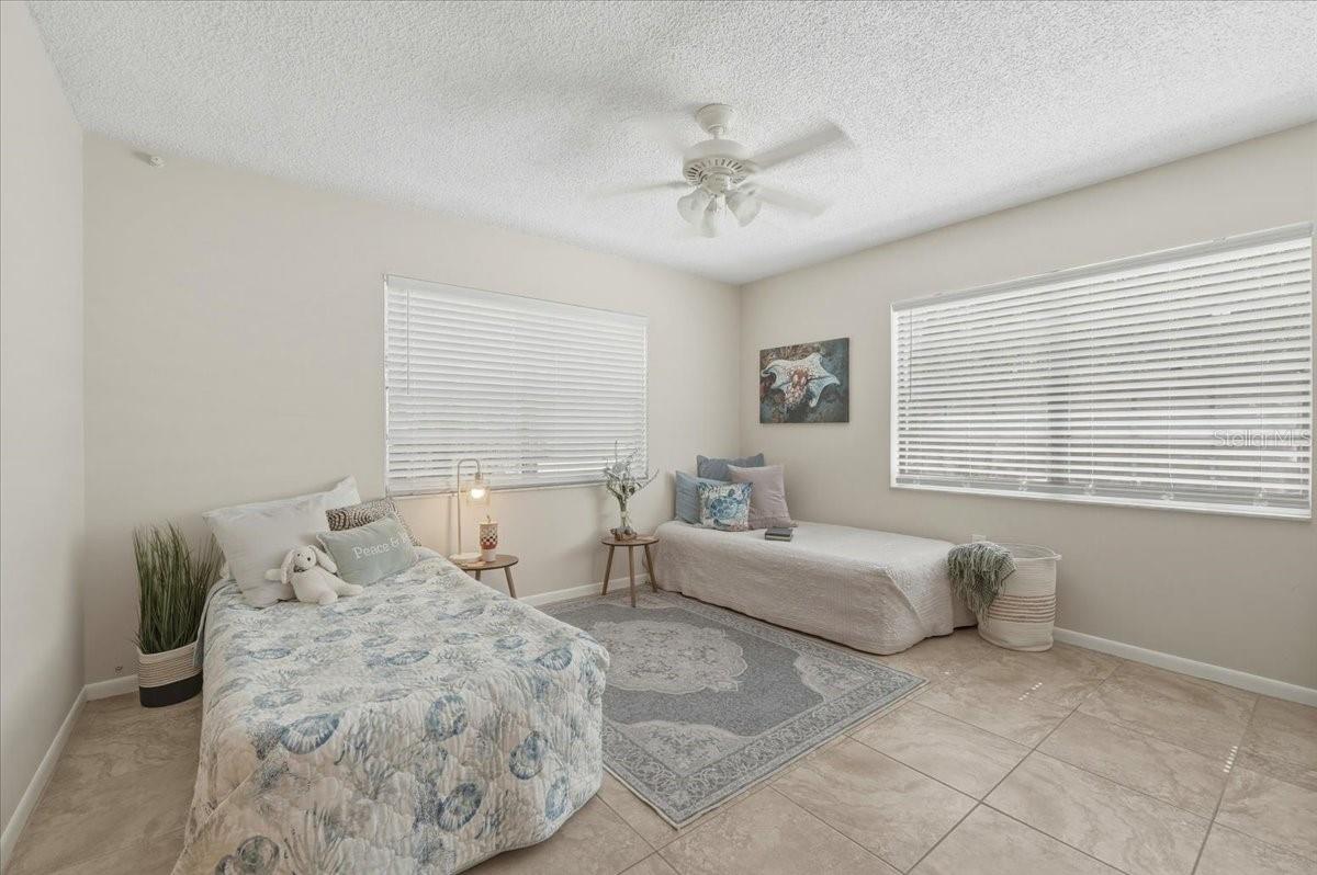 Image 15 of 25 For 740 Pearl Street E