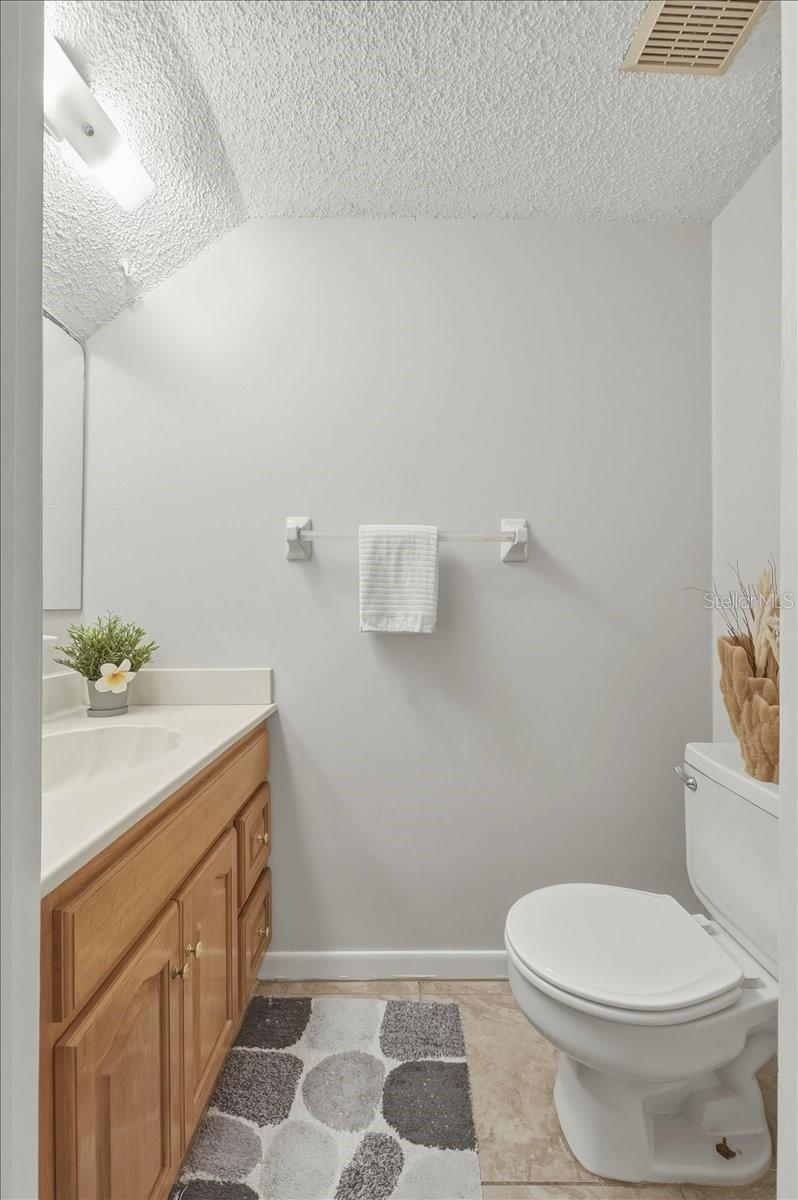 Image 17 of 25 For 740 Pearl Street E