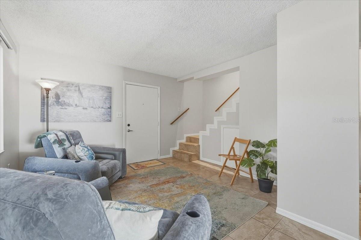 Image 3 of 25 For 740 Pearl Street E