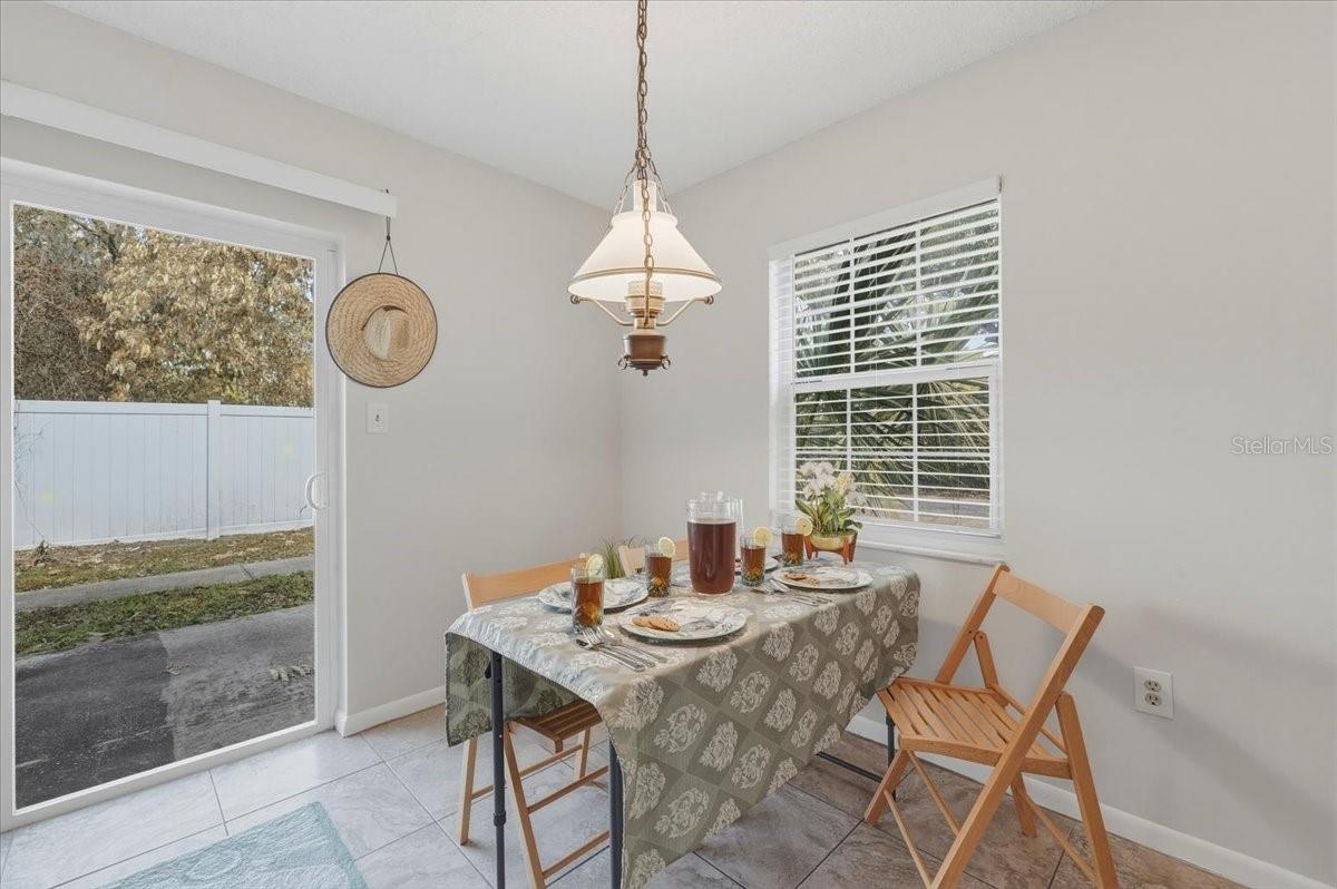 Image 7 of 25 For 740 Pearl Street E