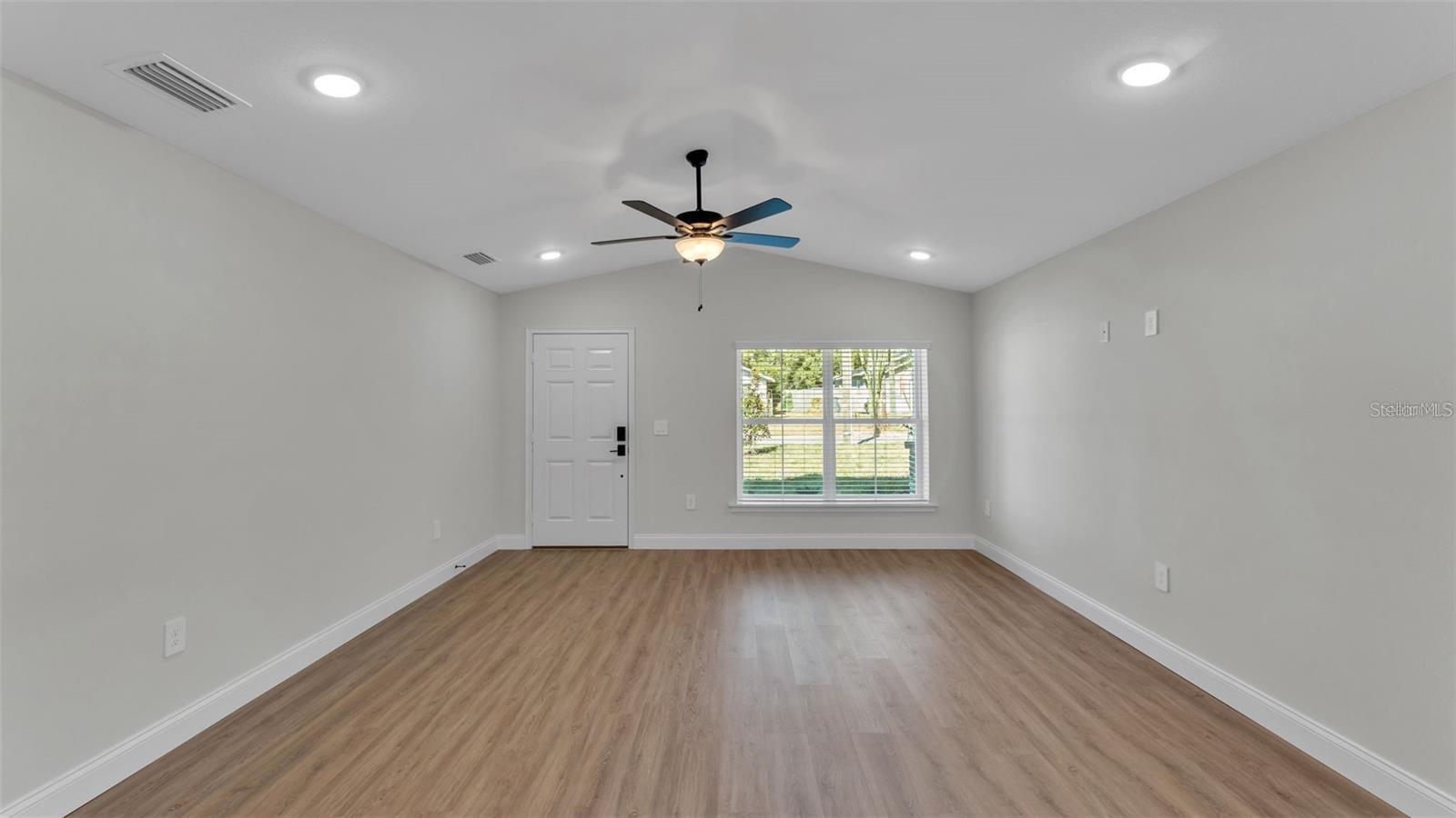 Image 4 of 27 For 1246 Dorothy Street