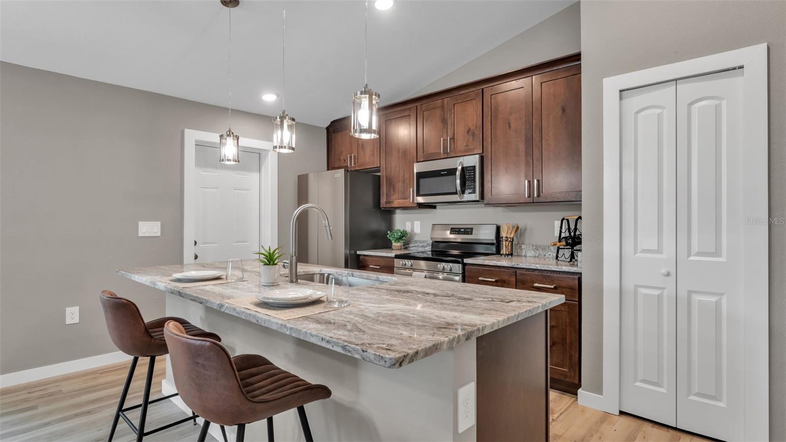 Image 5 of 18 For 3277 Alberta Street