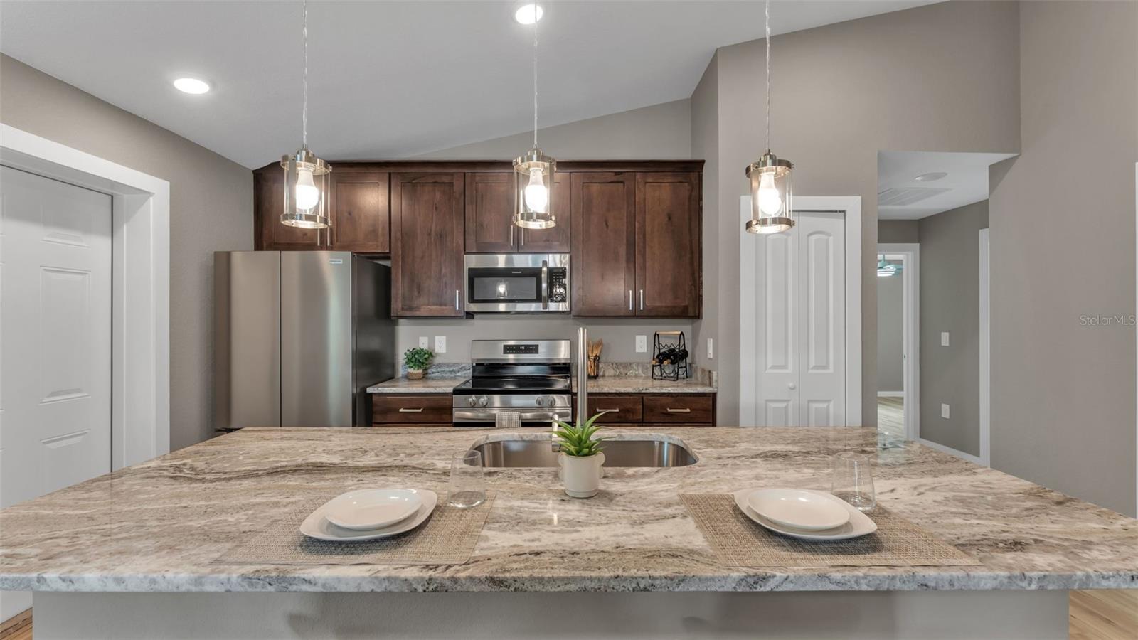 Image 6 of 18 For 3277 Alberta Street