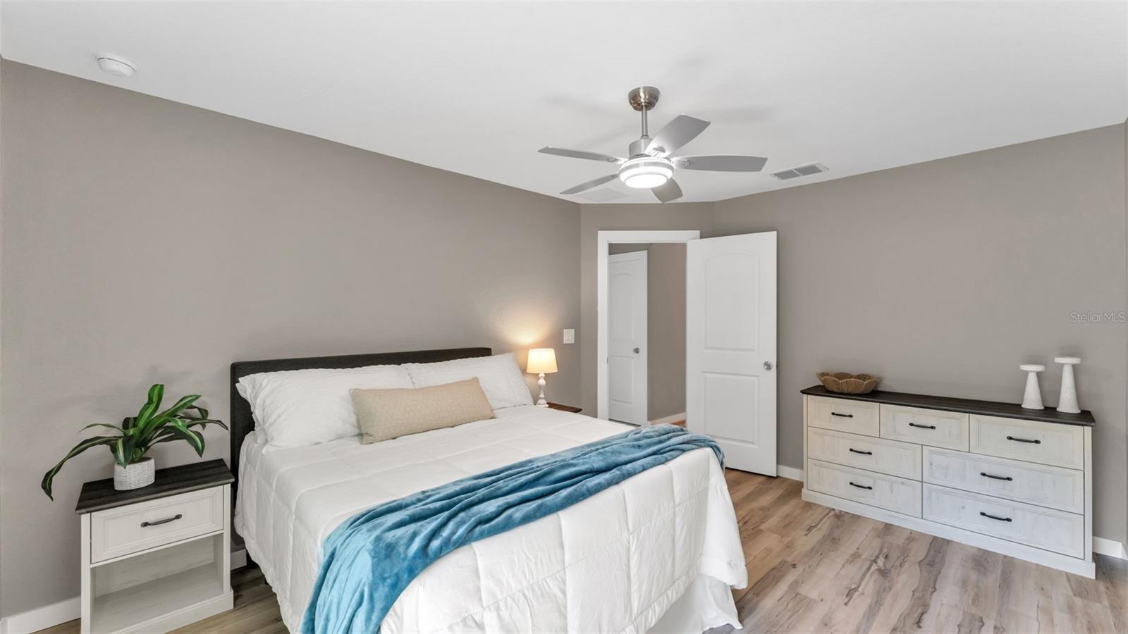 Image 7 of 18 For 3277 Alberta Street