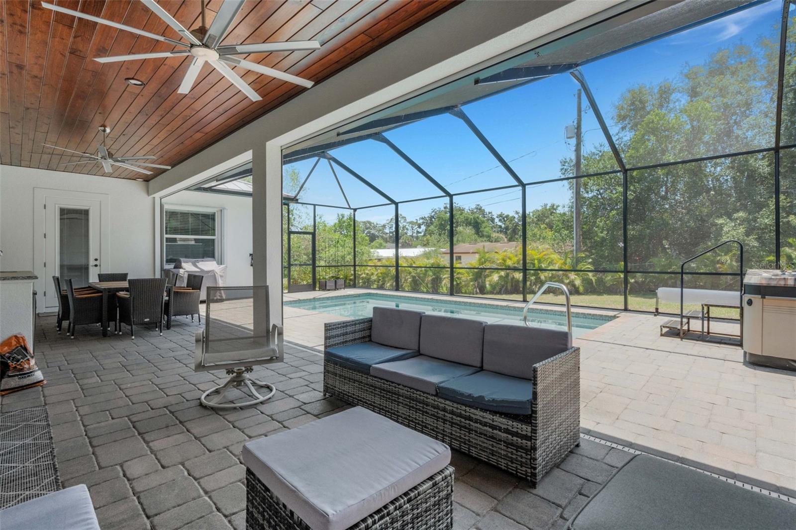 Image 30 of 39 For 1 Brogden Court Se