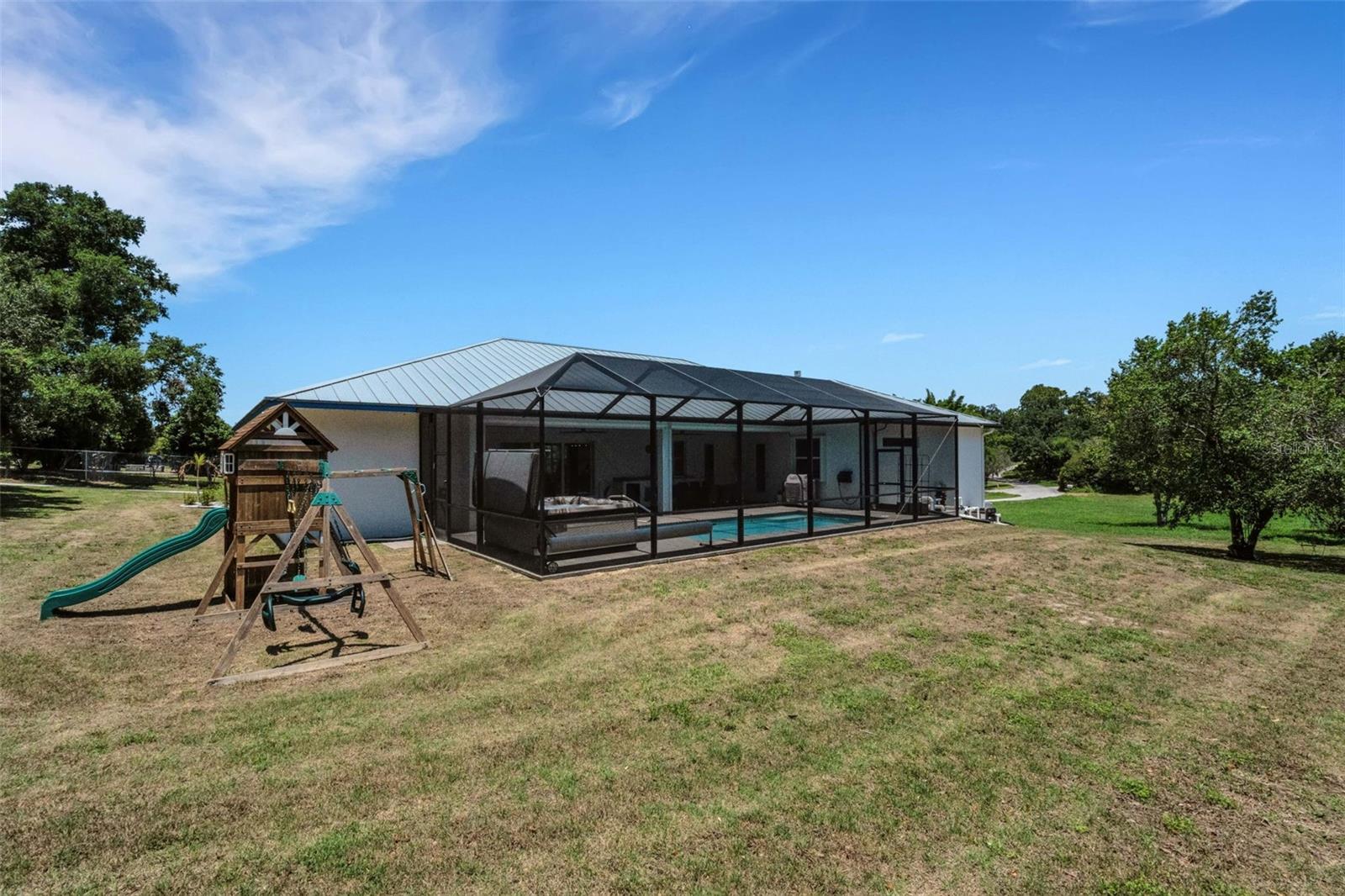 Image 36 of 39 For 1 Brogden Court Se