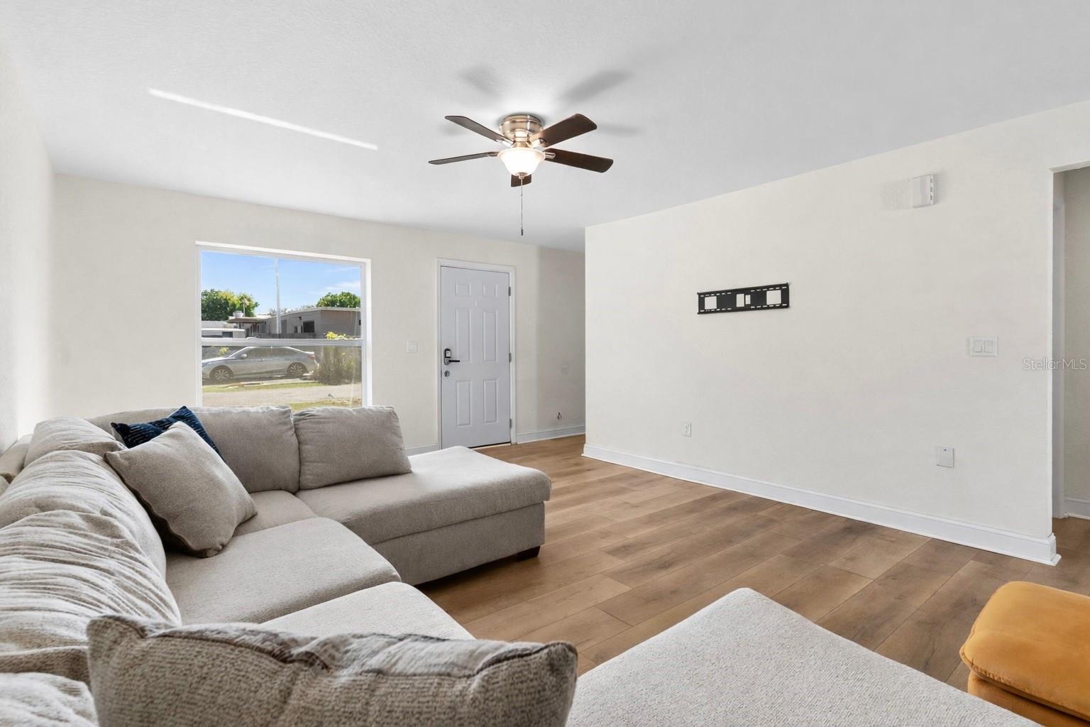 Image 7 of 28 For 317 Courtland Street