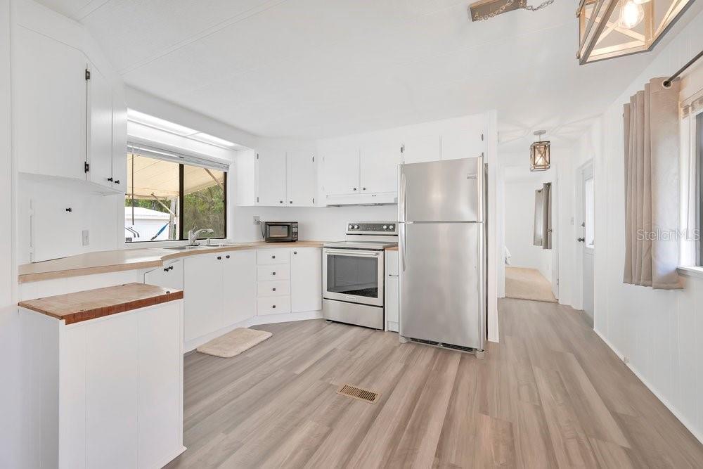 Image 4 of 28 For 423 Martin Drive