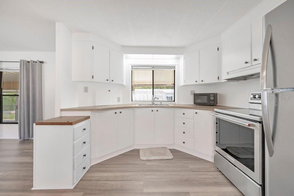 Image 5 of 28 For 423 Martin Drive