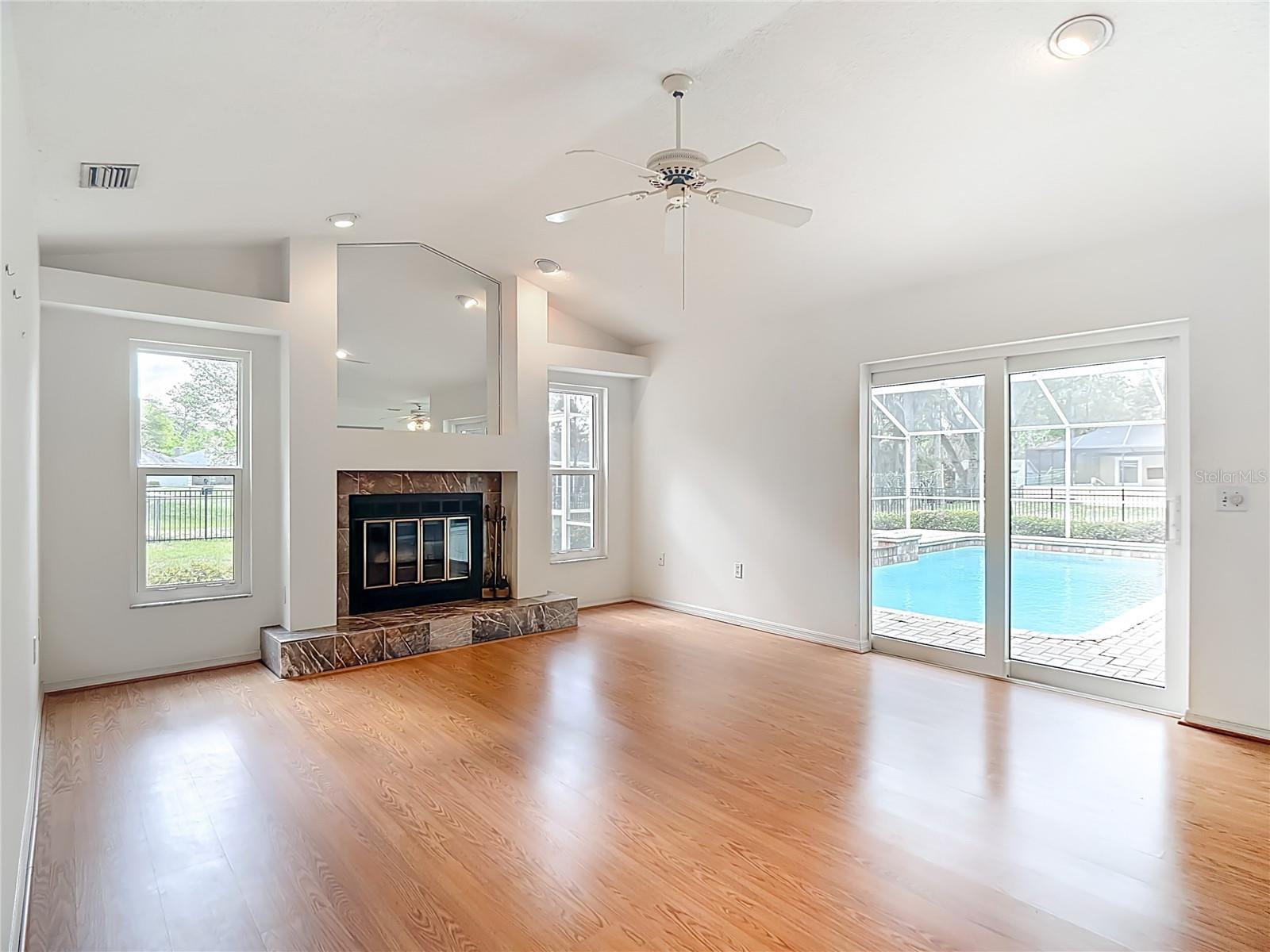 Image 13 of 49 For 5926 Buck Run Drive