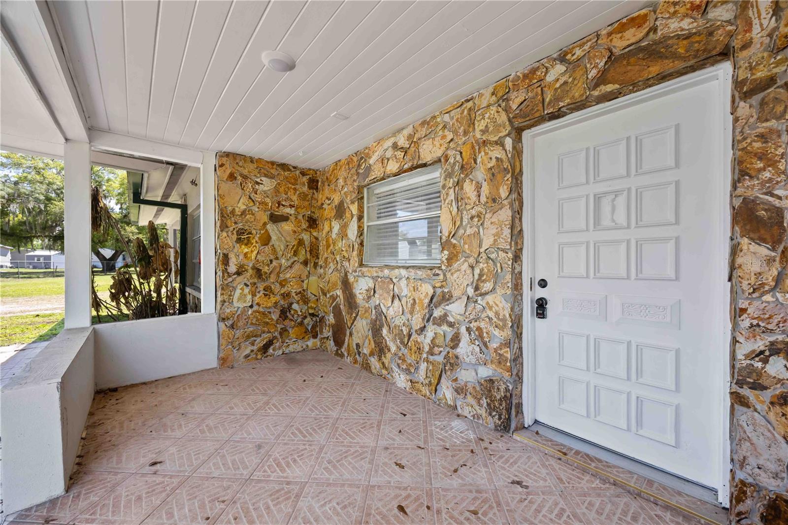 Image 5 of 39 For 1432 Banana Road