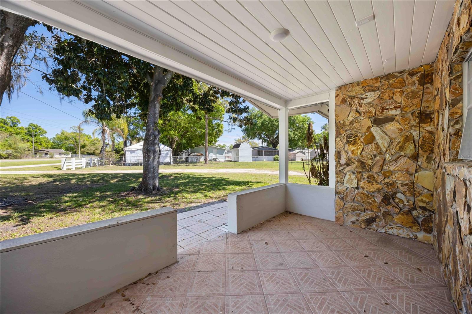 Image 6 of 39 For 1432 Banana Road