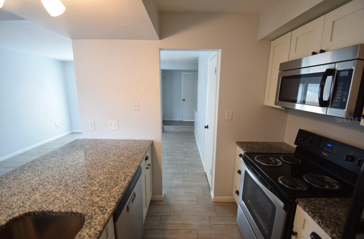 Image 10 of 25 For 939 Castle Way