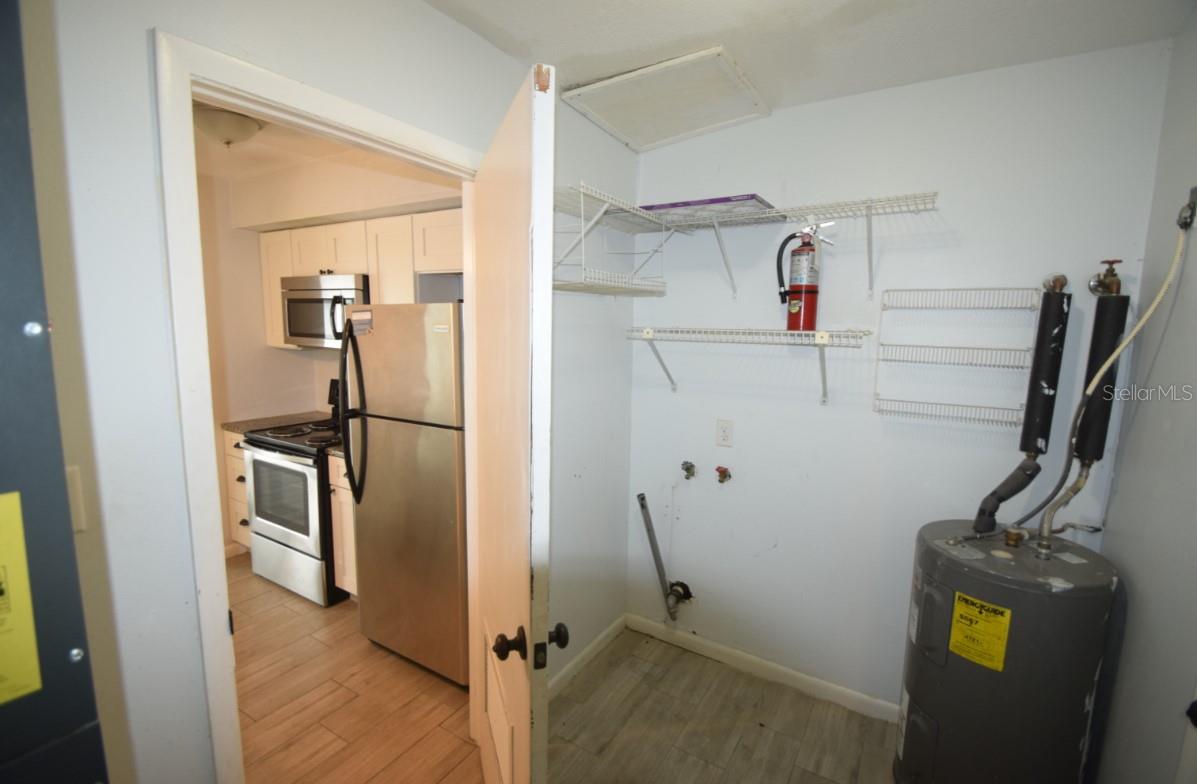 Image 11 of 25 For 939 Castle Way