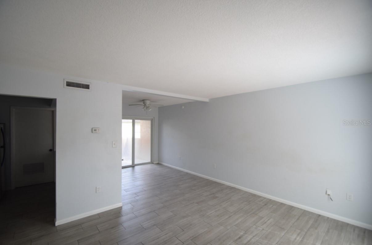 Image 13 of 25 For 939 Castle Way