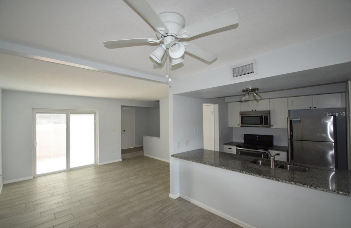 Image 15 of 25 For 939 Castle Way