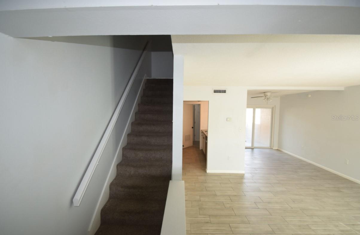 Image 16 of 25 For 939 Castle Way