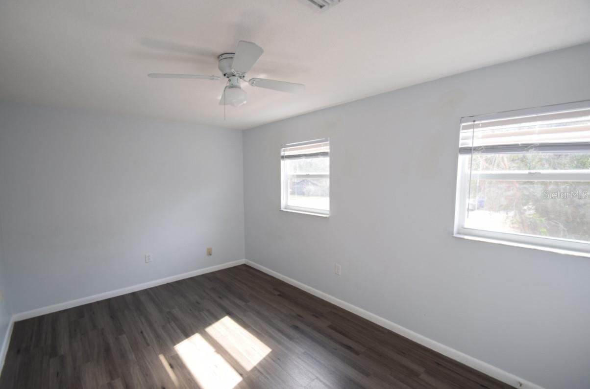 Image 19 of 25 For 939 Castle Way