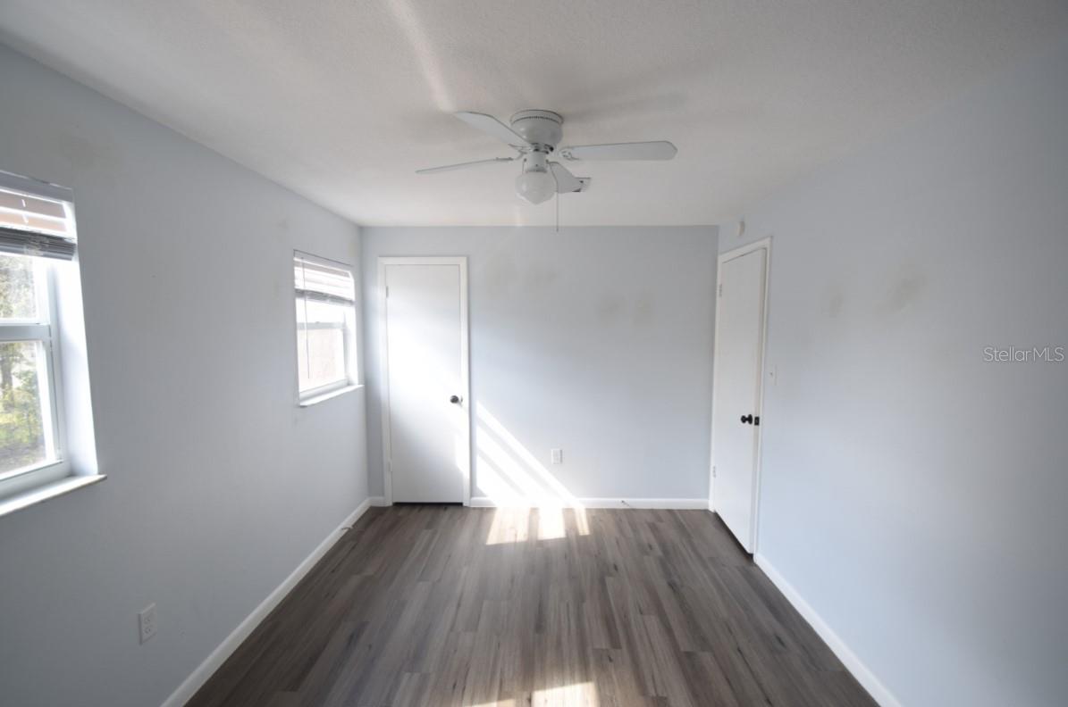 Image 20 of 25 For 939 Castle Way