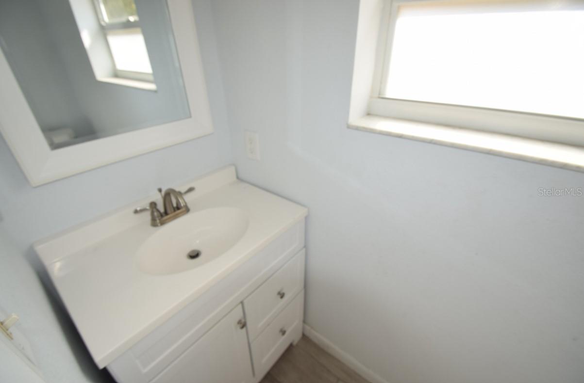 Image 21 of 25 For 939 Castle Way