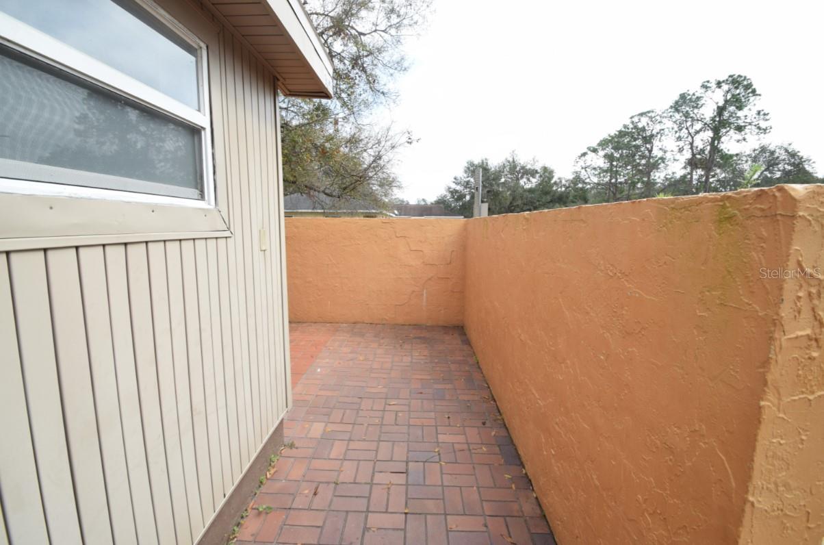 Image 5 of 25 For 939 Castle Way