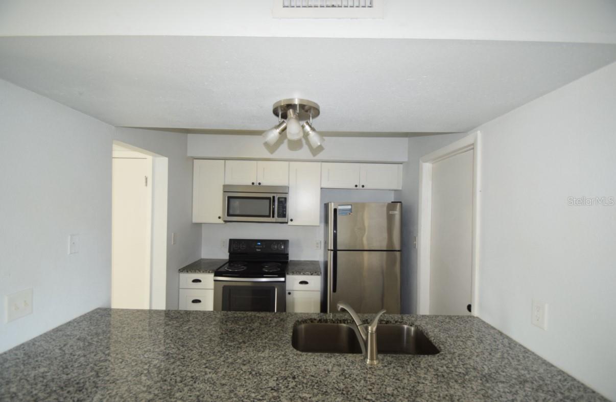 Image 7 of 25 For 939 Castle Way