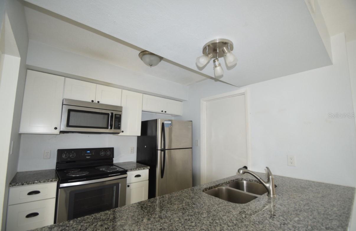 Image 8 of 25 For 939 Castle Way