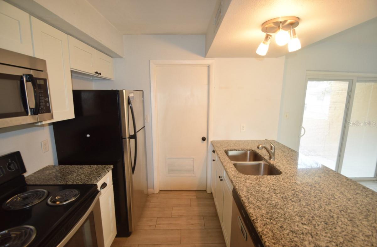 Image 9 of 25 For 939 Castle Way