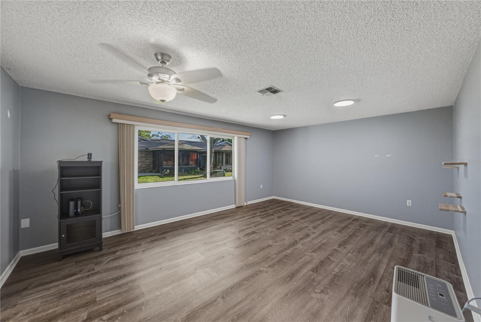 Image 10 of 33 For 466 Lake Carolyn Circle