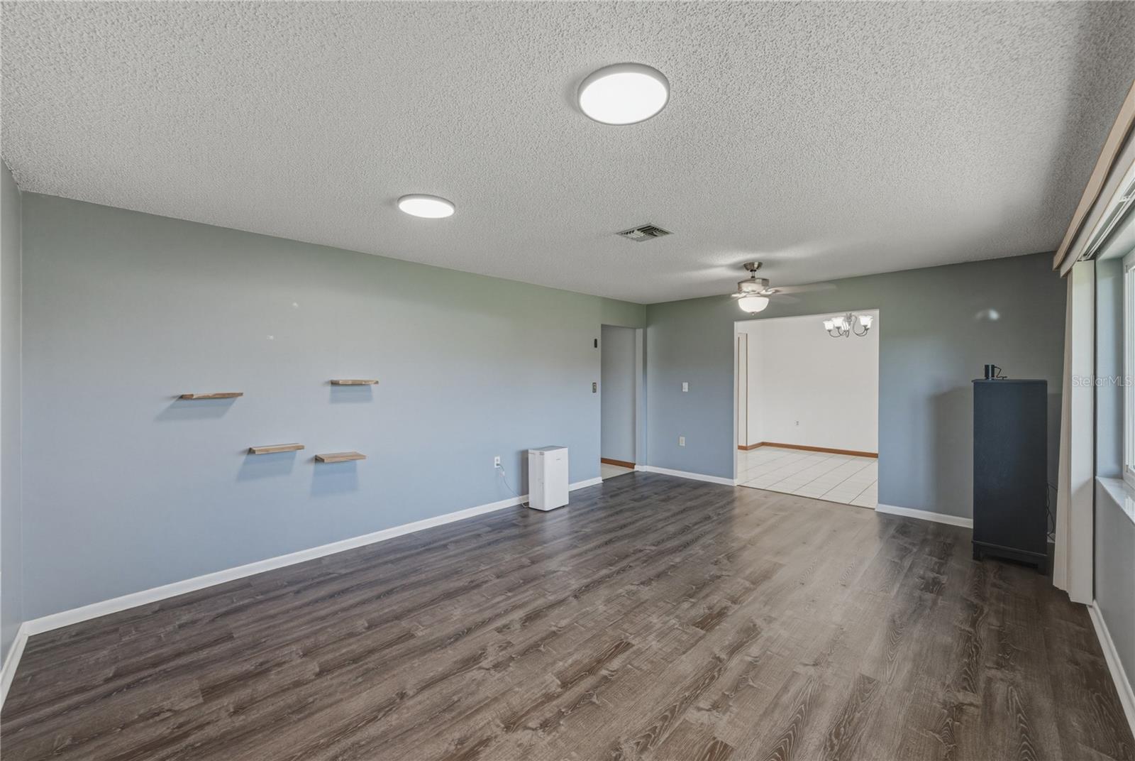 Image 11 of 33 For 466 Lake Carolyn Circle