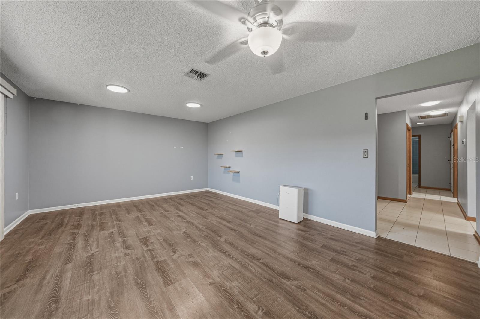 Image 12 of 33 For 466 Lake Carolyn Circle