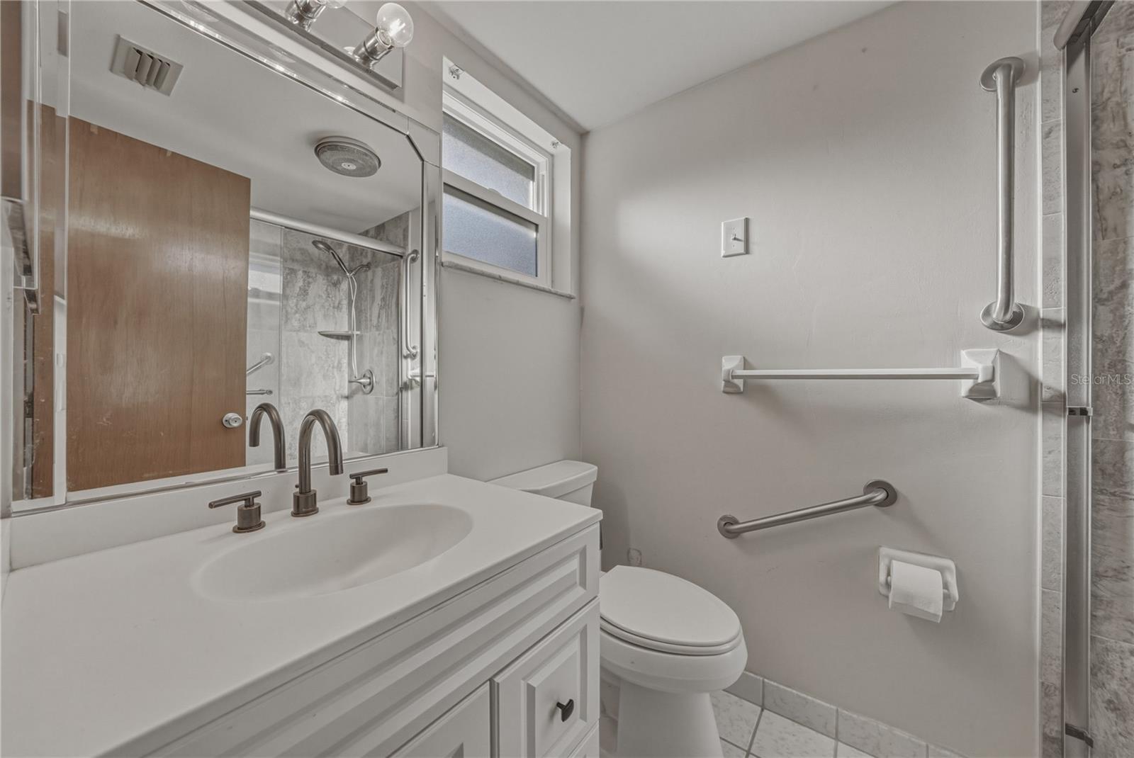 Image 16 of 33 For 466 Lake Carolyn Circle