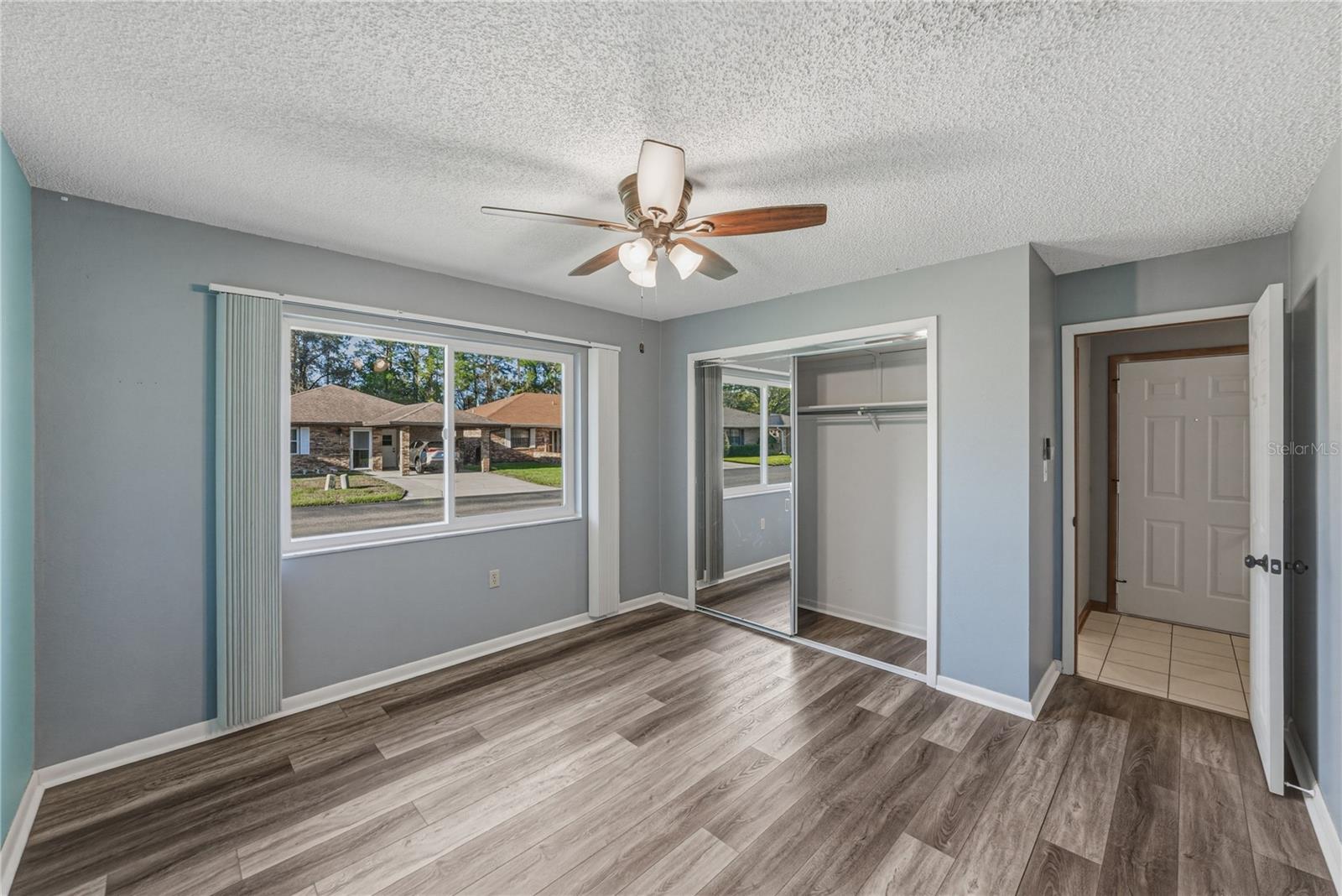 Image 18 of 33 For 466 Lake Carolyn Circle