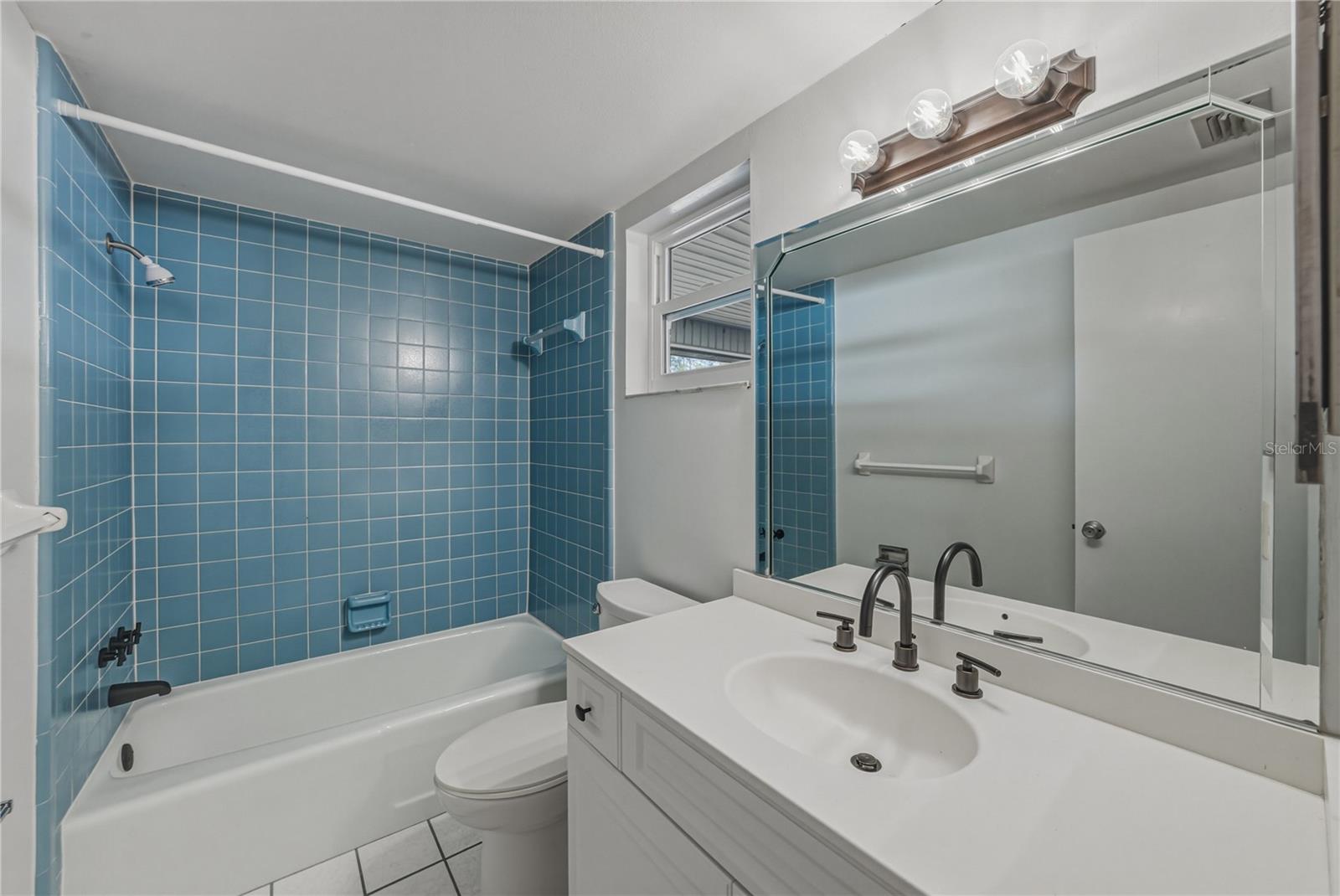 Image 20 of 33 For 466 Lake Carolyn Circle