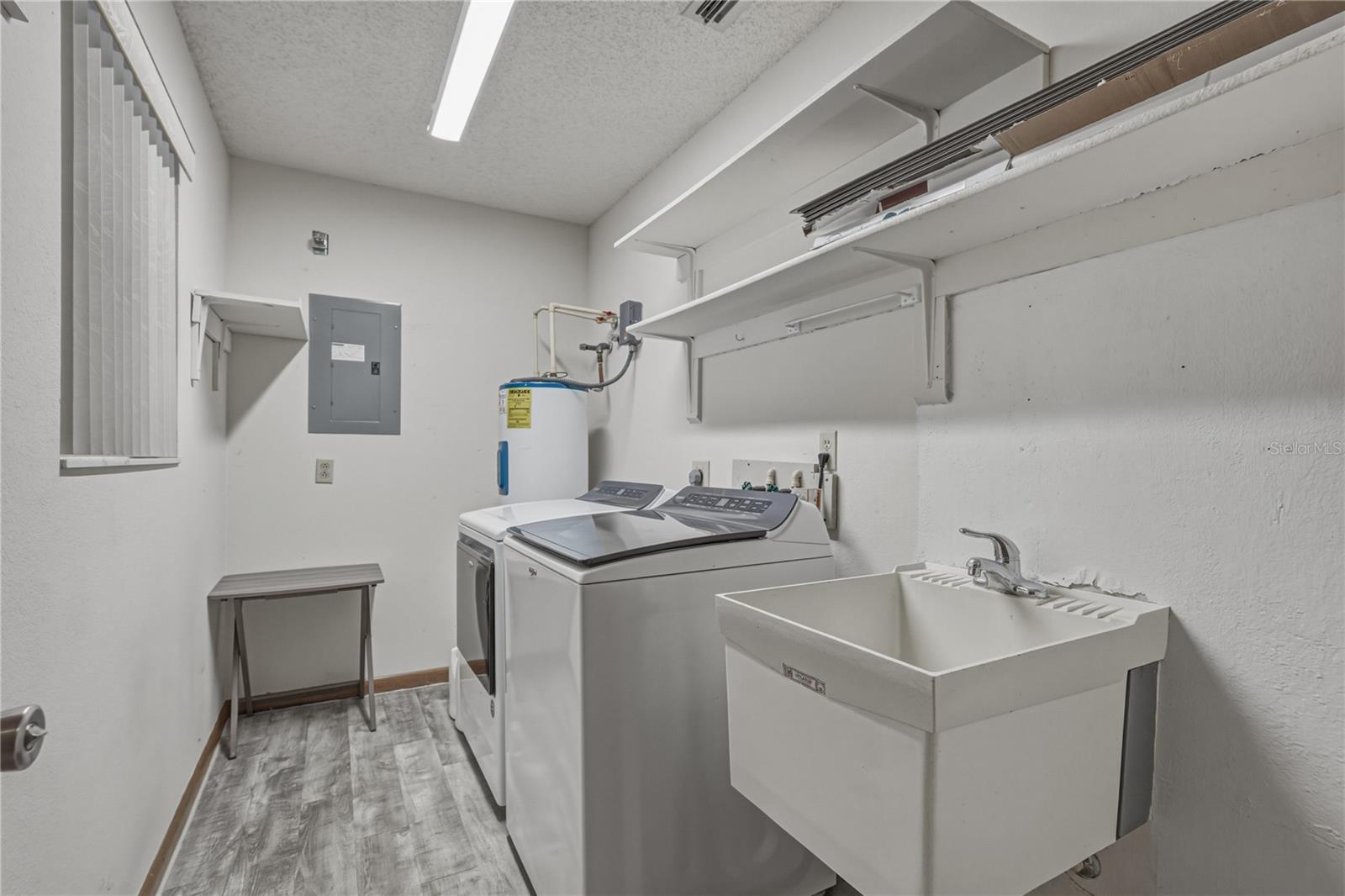 Image 21 of 33 For 466 Lake Carolyn Circle