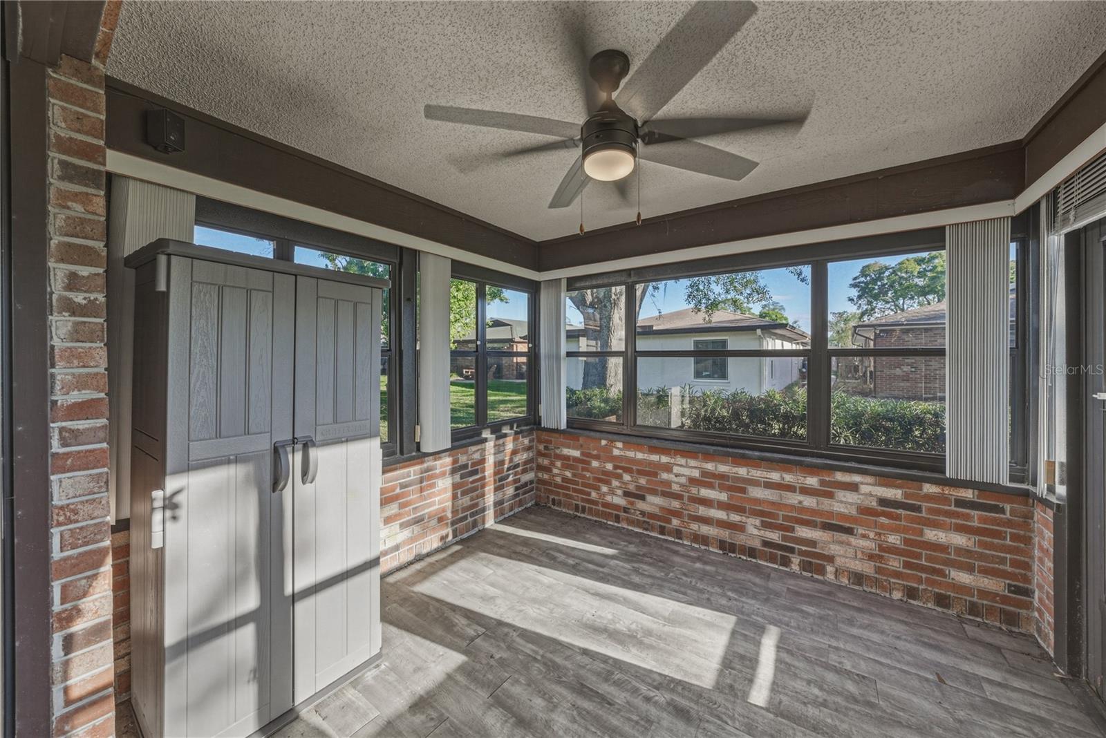 Image 22 of 33 For 466 Lake Carolyn Circle