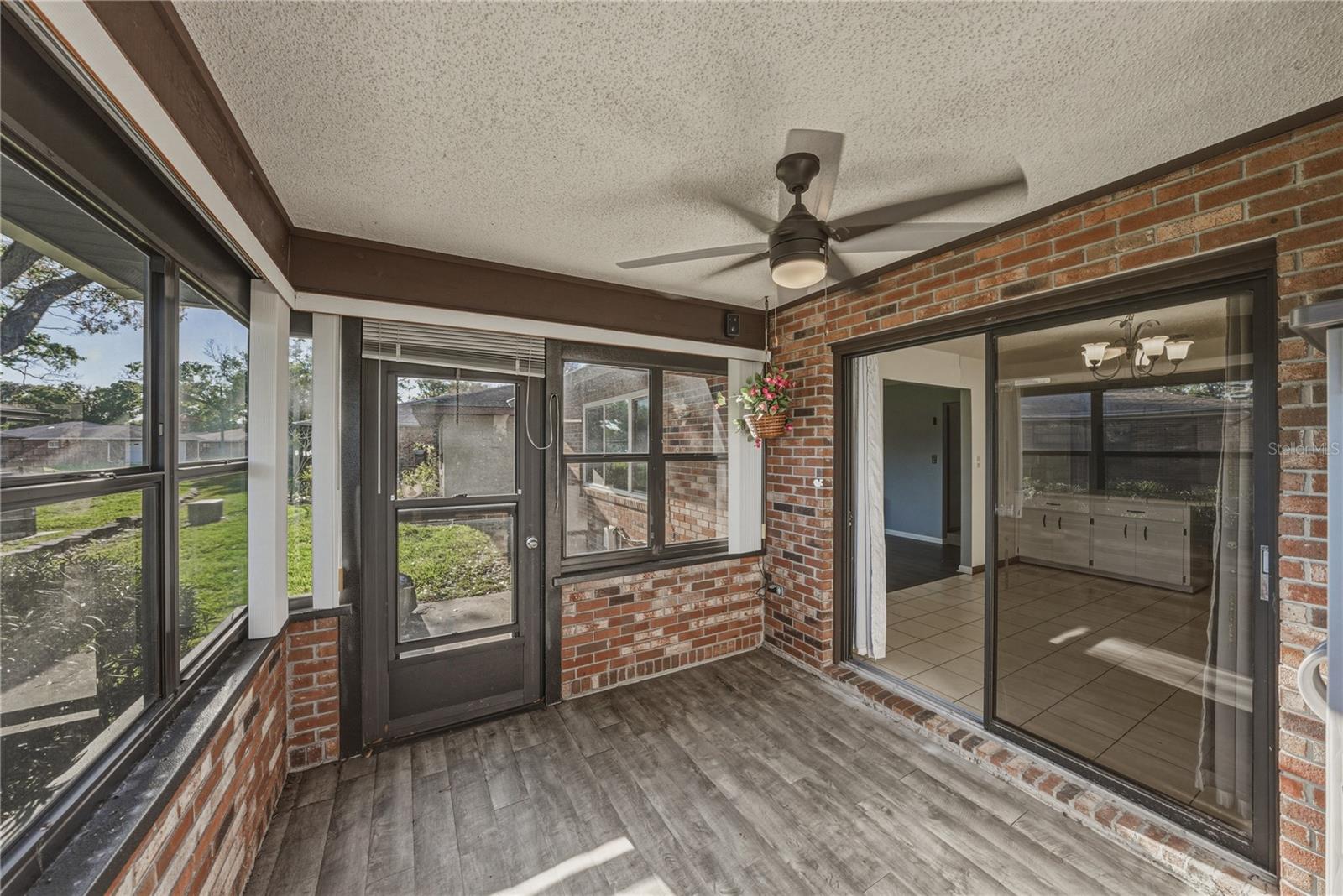 Image 24 of 33 For 466 Lake Carolyn Circle