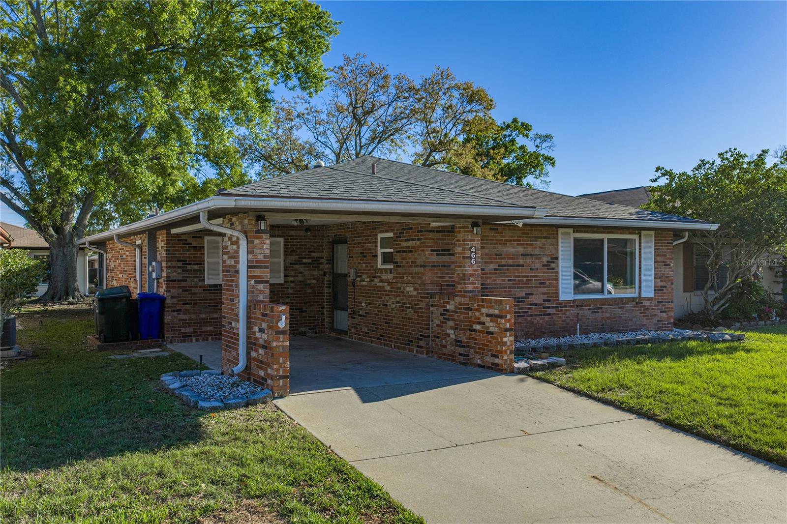 Image 25 of 33 For 466 Lake Carolyn Circle