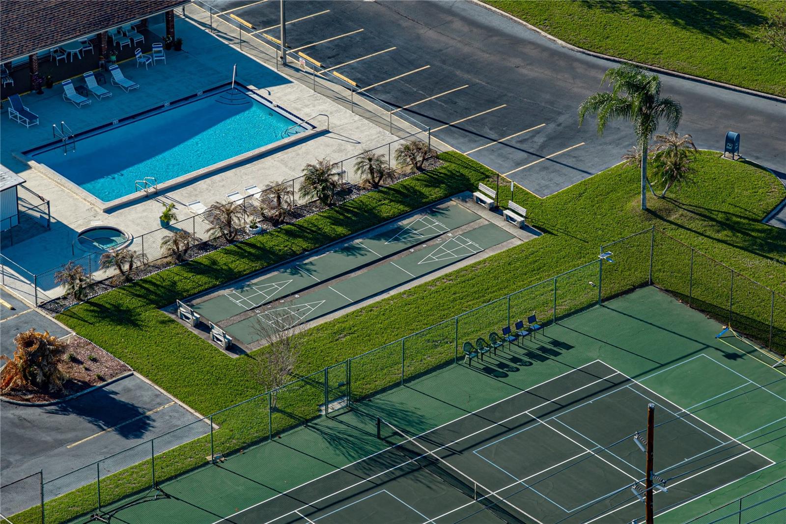 Image 31 of 33 For 466 Lake Carolyn Circle