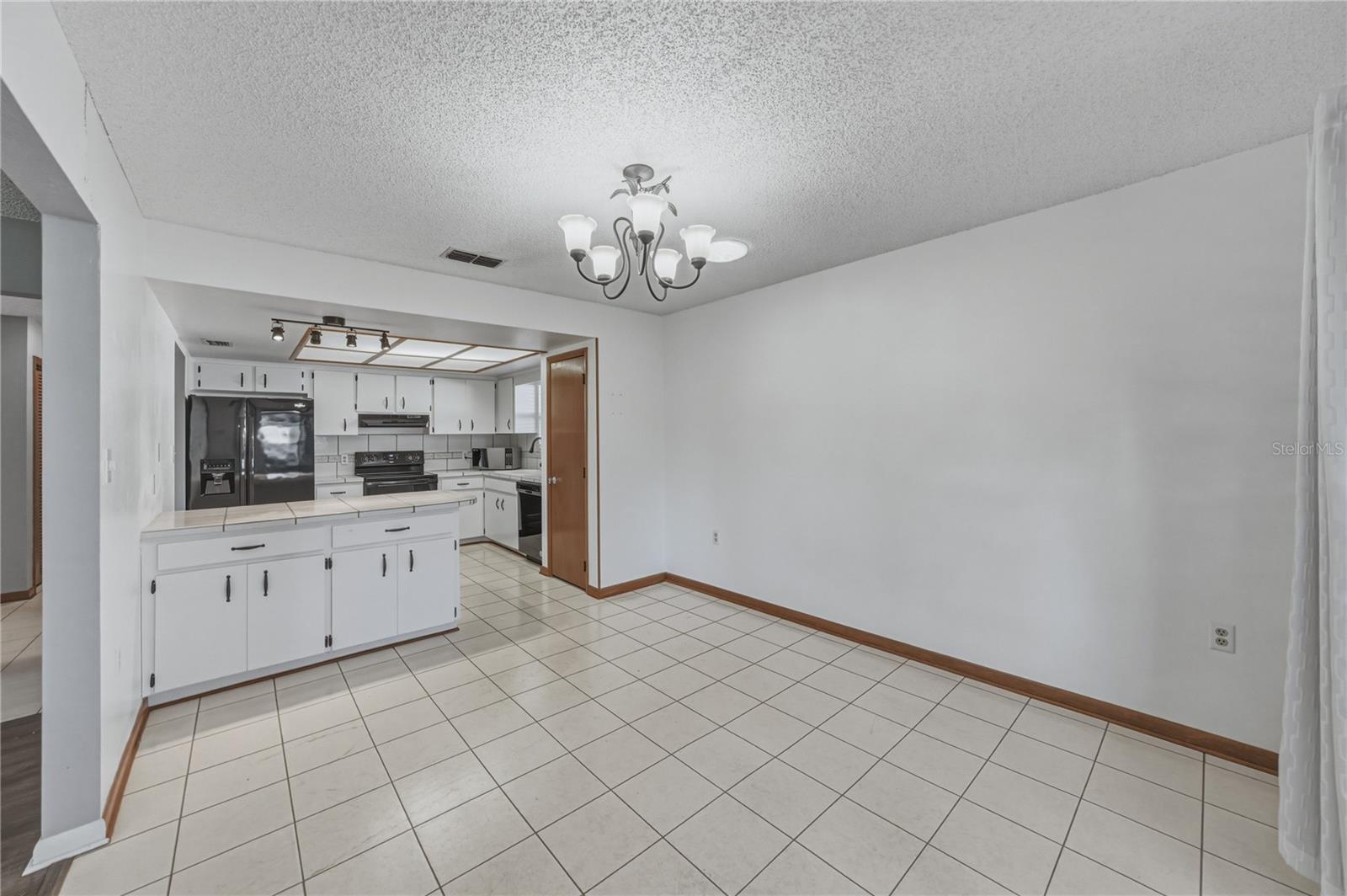 Image 8 of 33 For 466 Lake Carolyn Circle