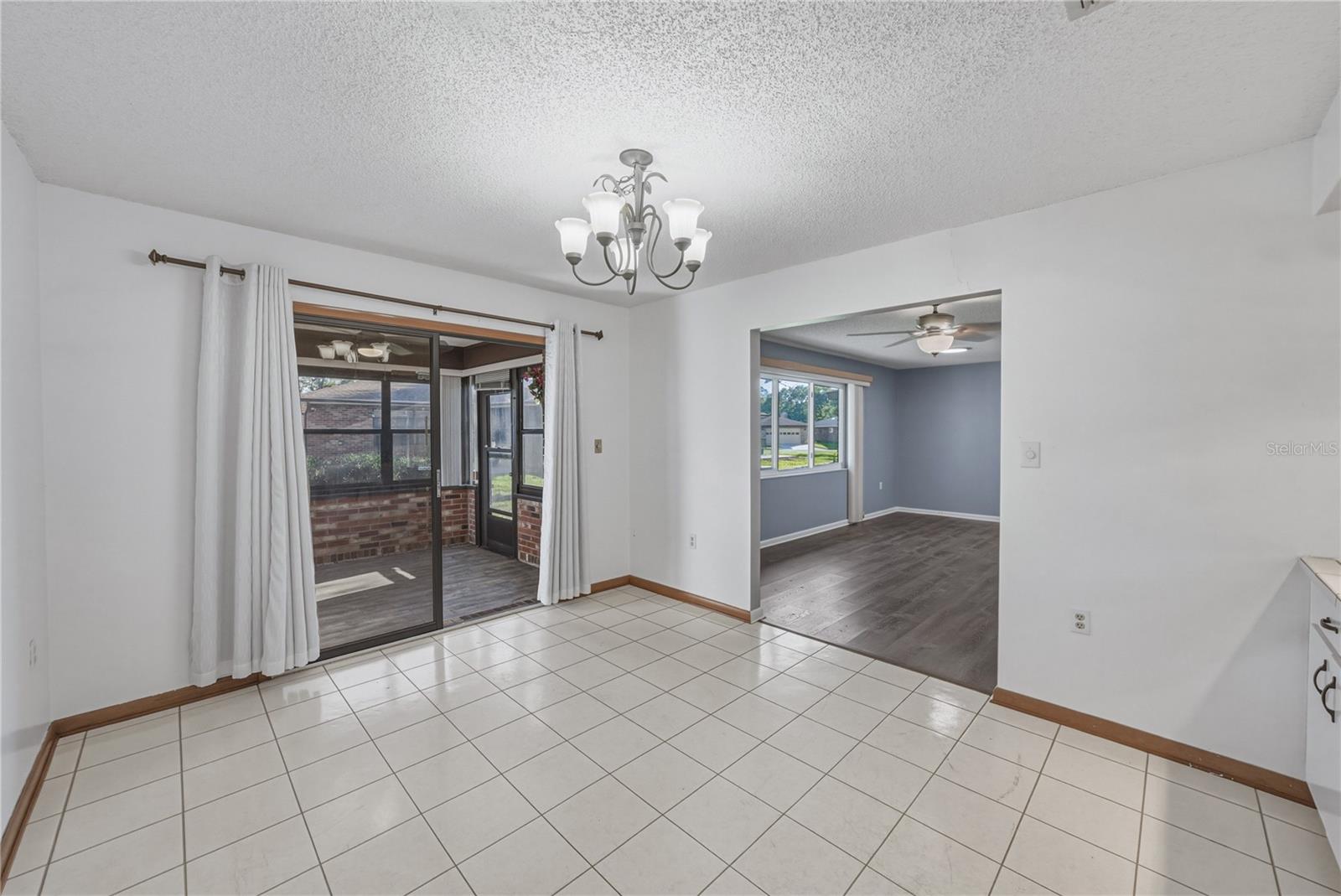 Image 9 of 33 For 466 Lake Carolyn Circle