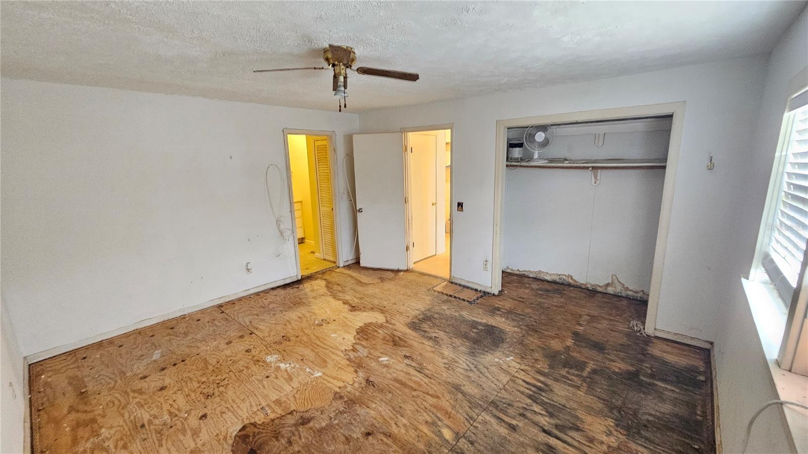 Image 13 of 24 For 305 Avenue B Ne