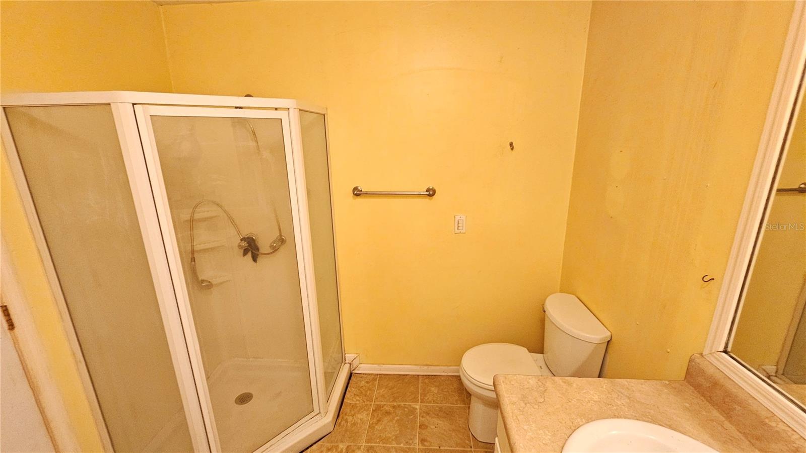 Image 15 of 24 For 305 Avenue B Ne