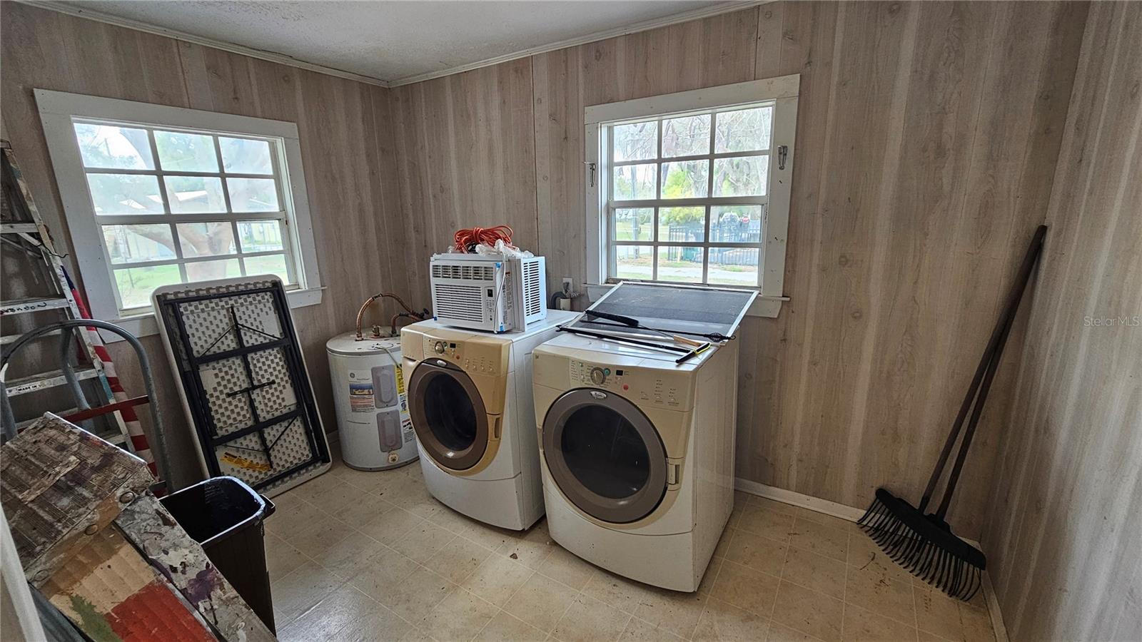 Image 20 of 24 For 305 Avenue B Ne