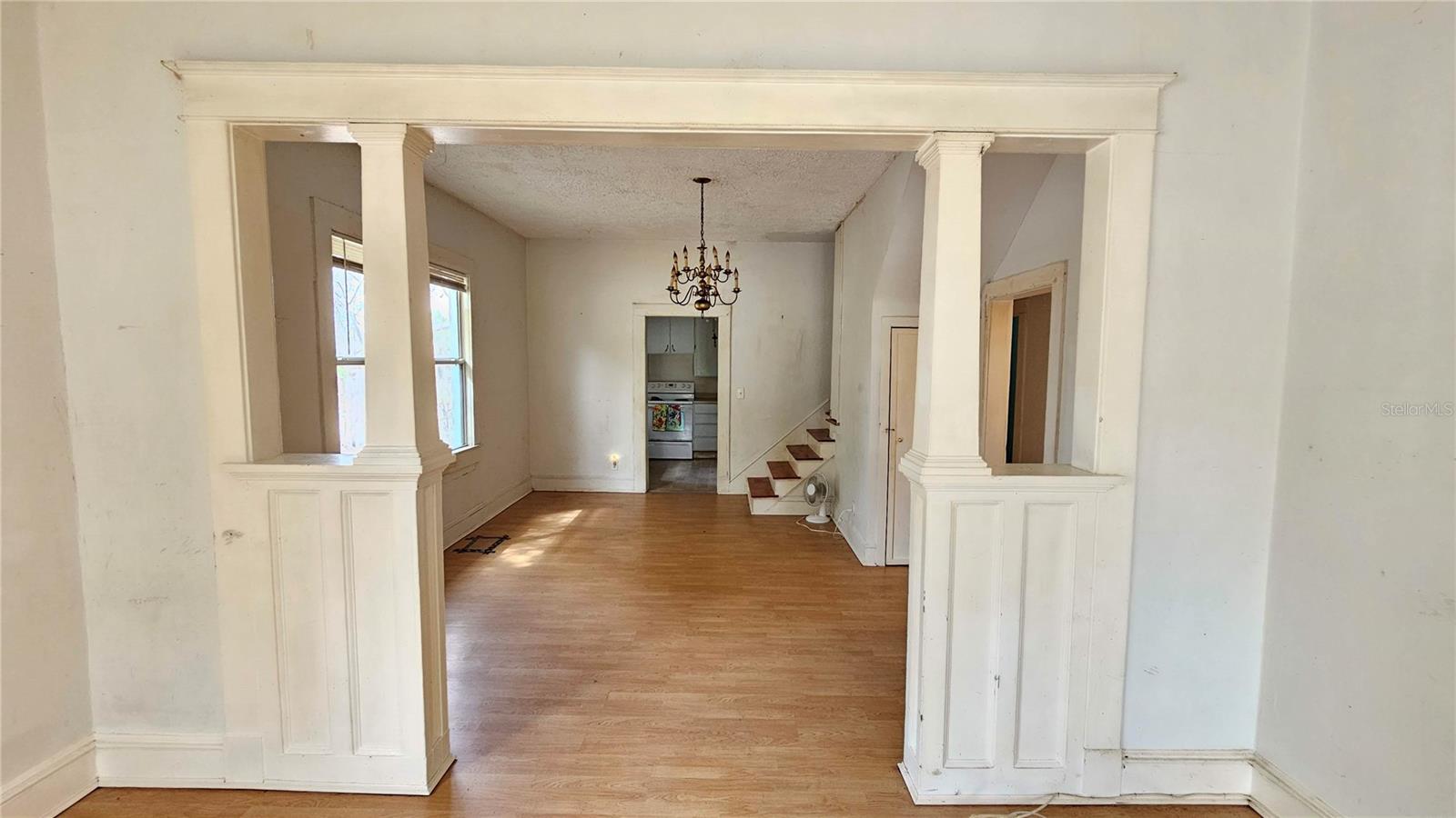 Image 7 of 24 For 305 Avenue B Ne