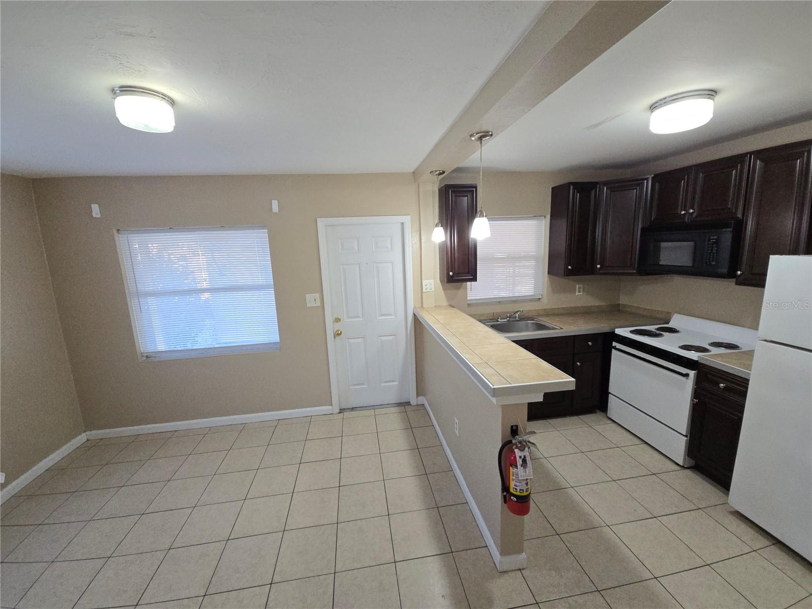 Image 2 of 12 For 953 6th Street Se