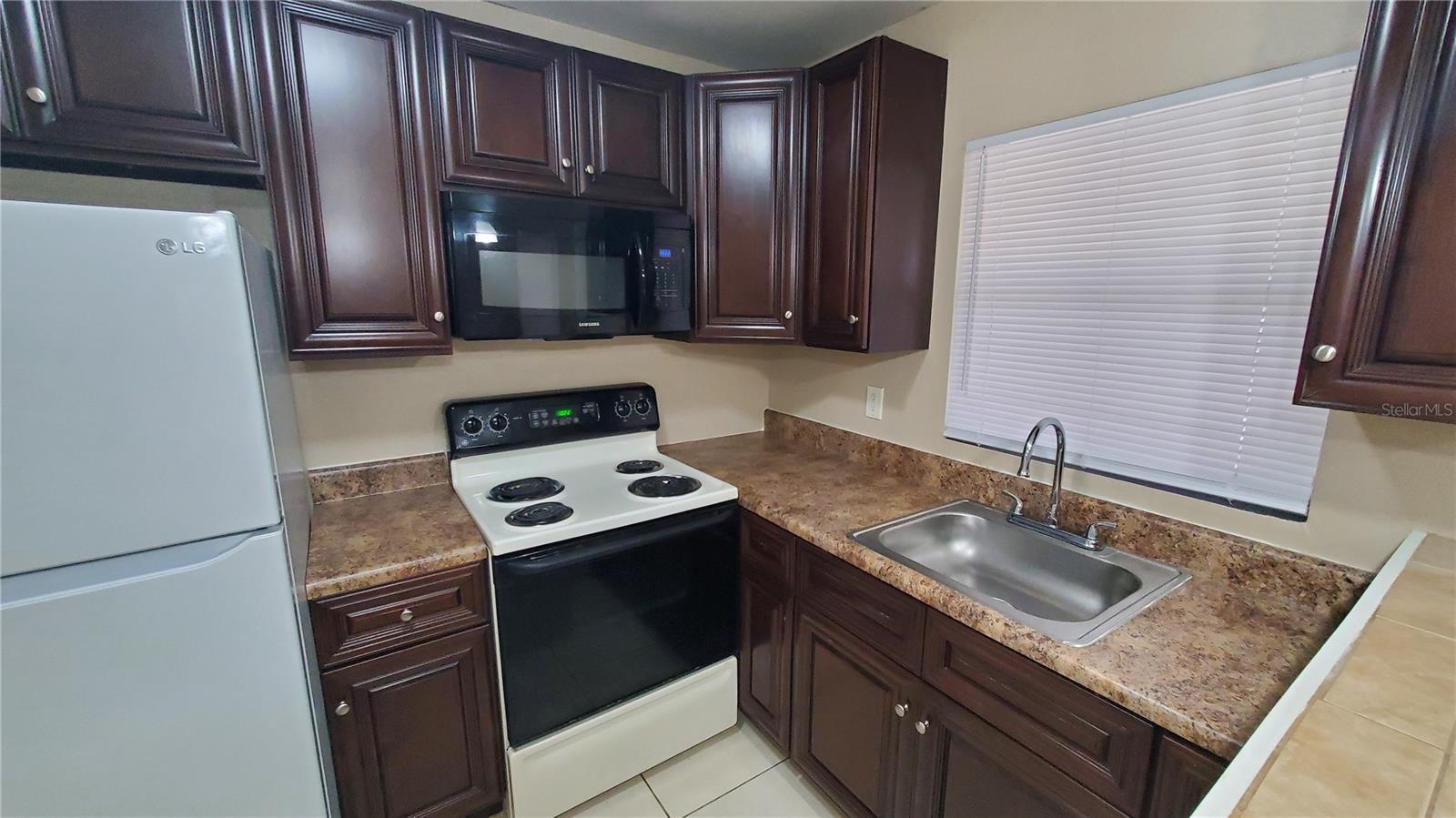 Image 7 of 12 For 953 6th Street Se