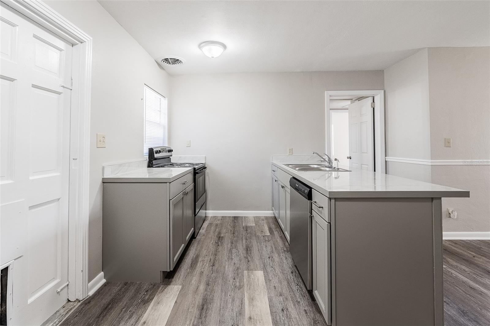 Image 9 of 42 For 510 Carolyn Drive