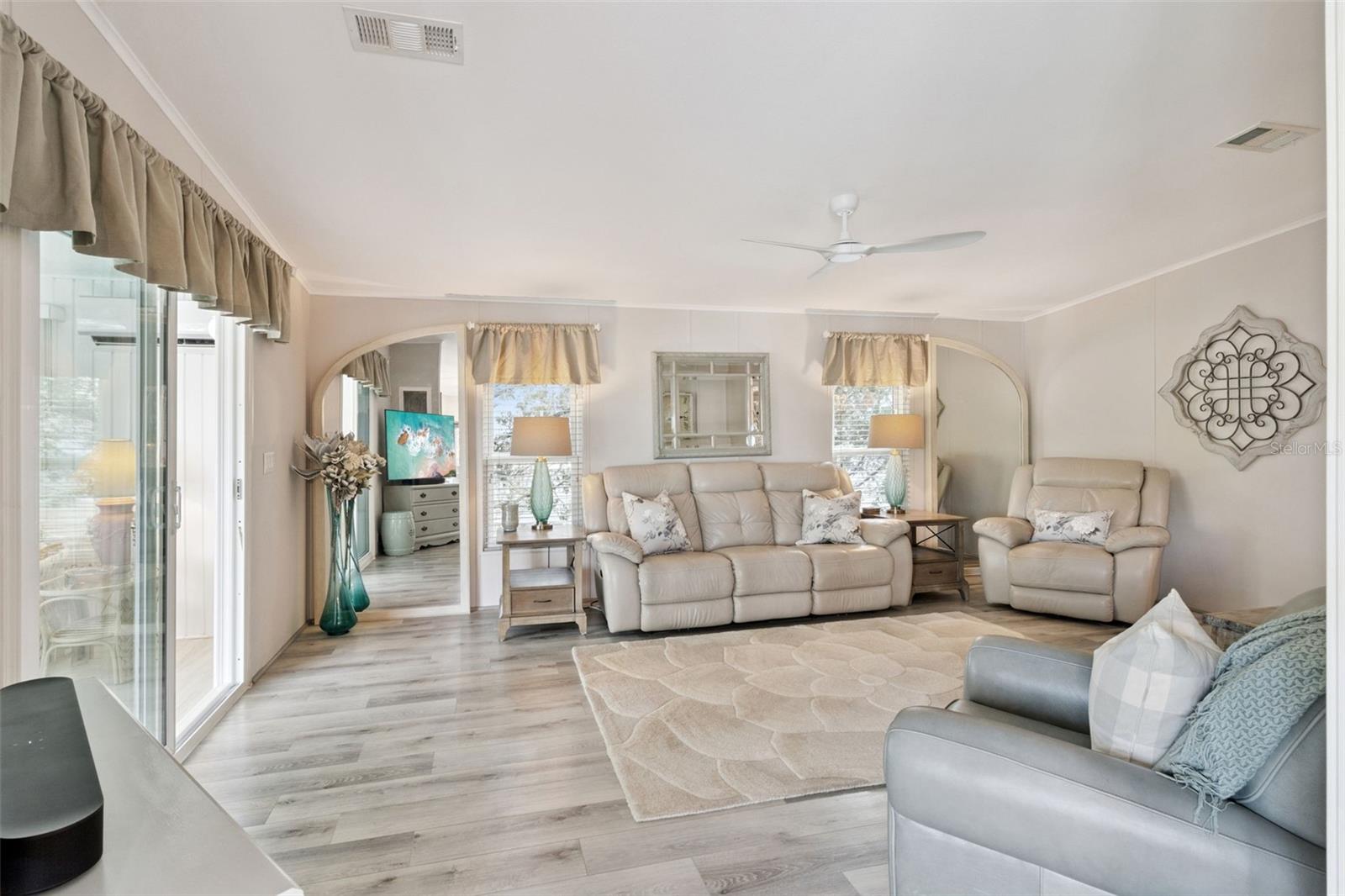 Image 6 of 44 For 8568 Breeze Hill Drive